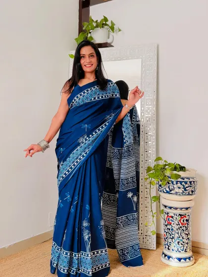 This deep indigo blue cotton mulmul saree has a beautiful print. It's a very rich and elegant color that works well for both day and evening wear.