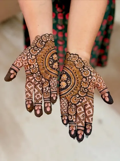 A classic half-mandala design on the palms, filled with intricate floral and paisley details.