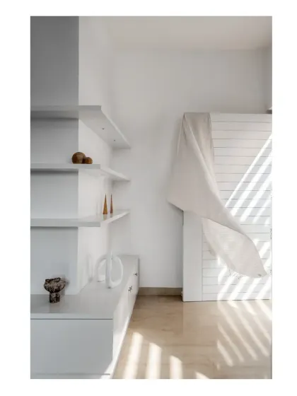 A moment of pure minimalism in the Hemadri penthouse. This 'white on white' lounge space is activated by the breeze and the shifting patterns of sunlight.
