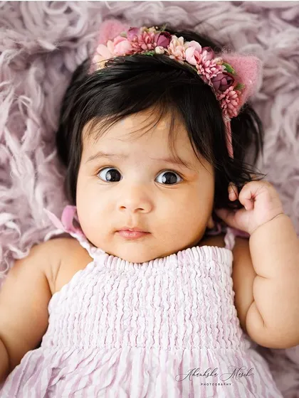 Those wide, curious eyes are just captivating. Even when babies are awake during a session, we can capture beautiful moments like this one, showing their emerging personality.