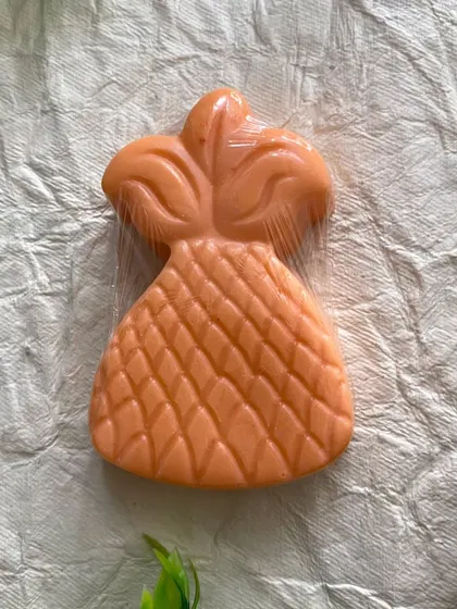 This pineapple-shaped soap is perfect for a tropical-themed party or just to bring a bit of sunshine to your day. It's made with my nourishing camel milk formula.