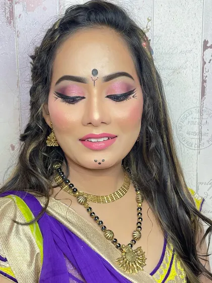 A look of joy and celebration. The pink and purple tones in this Navratri makeup look are both traditional and modern, creating a beautiful festive style.