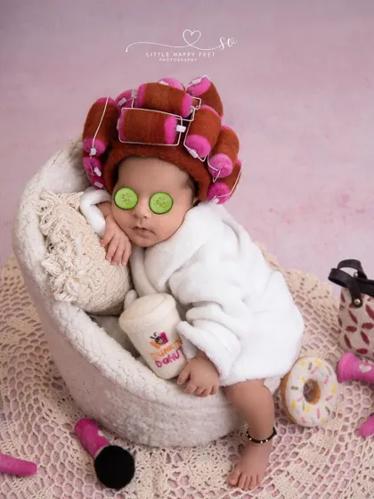 "Main Heroine Hoon!" This little diva is enjoying a full spa day, complete with cucumber slices and hair rollers. It's a funny, creative, and completely unique theme.