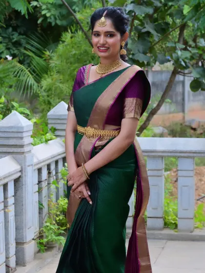 This bride looks so elegant and poised for her engagement. Her traditional green and purple Kanchipuram saree is paired with classic gold temple jewellery and a soft, timeless makeup look.