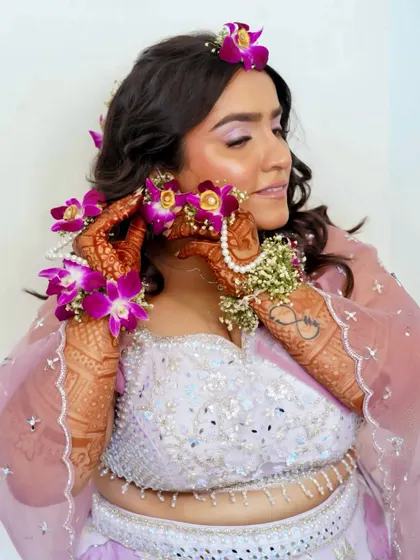 A Haldi ceremony calls for a look that is fresh, vibrant, and full of joy. I created this dewy makeup look with a pop of color on the eyes, perfectly complementing the beautiful floral jewellery and the celebratory mood of the event.