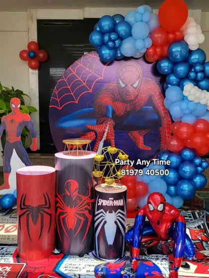 A slightly different angle of the Spider-Man setup, showing the detailed graphics on the backdrop and floor mat.