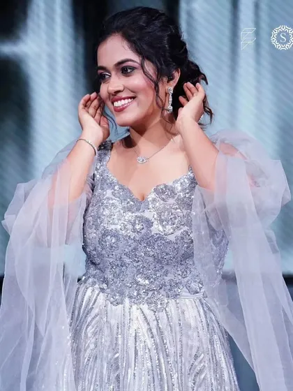 All smiles from singer Sayli Kamble, looking radiant in jewelry from our collection. It is always a pleasure to see talented artists choose our pieces.