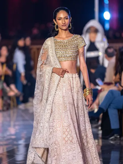 A classic and elegant runway look for the Jio World Plaza launch. I focused on creating a warm, golden glow on the skin with soft, shimmery eyes to complement the beautiful chikankari lehenga by Abu Jani Sandeep Khosla.