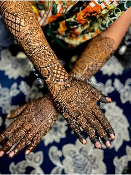 A final shot from this bridal henna series.