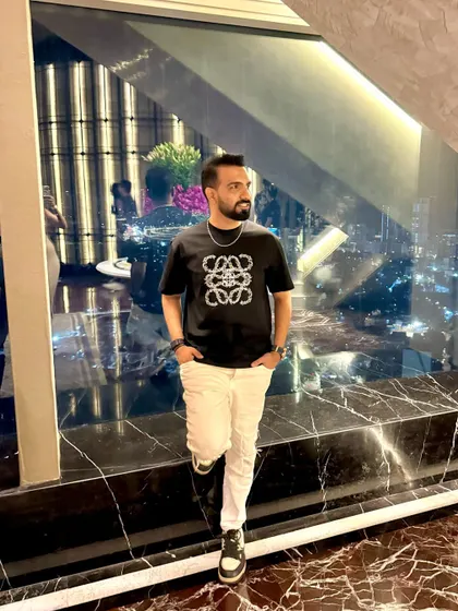 A candid style shot. My look for a Wednesday night out in Mumbai.
