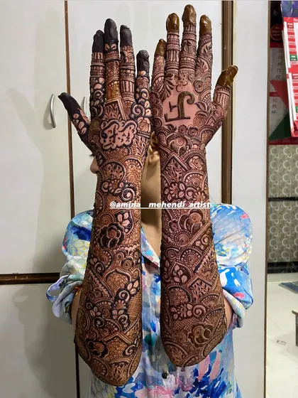 This design features the initial 'F' on one palm and the word 'Dulha' (Groom) on the other, making it a perfect bridal mehendi.