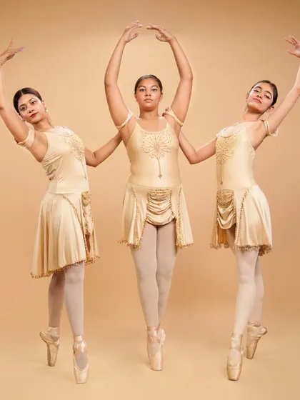 'Mon Soutien' is a piece that celebrates the journey of becoming a ballerina en pointe. These portraits showcase the strength and resilience required, supported by a love for the art form.