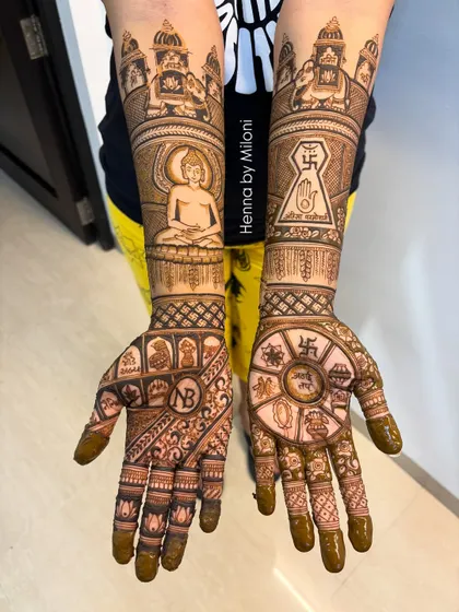 My expertise includes creating specialized designs for religious ceremonies, like this Jain Tapasya mehendi. It incorporates sacred symbols and figures, blending artistry with devotion.