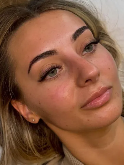 Another angle of this Hybrid set, showing the mix of single lashes and volume fans that create that signature textured look.