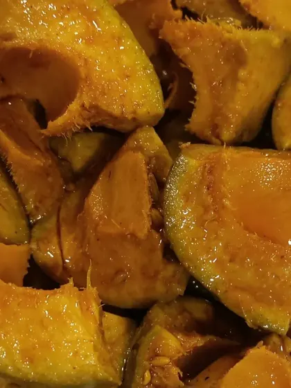 Look at these juicy, sun-dried mango chunks soaked in mom's special masala. This is our signature Punjabi mango pickle, full of flavour and nostalgia.