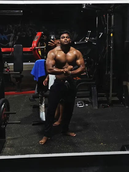 Always in a learning process. A post-workout mirror selfie to track progress and stay motivated.