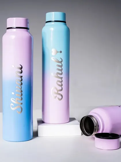 My classic dual-tone stainless steel bottles are a popular choice. This image shows the beautiful gradient effect and how a custom name can be engraved on them. They have a large 1000 ml capacity.