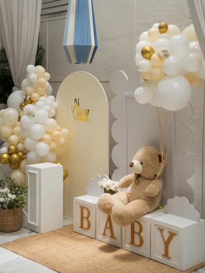 A luxury teddy bear themed baby shower. This setup features a large teddy holding a balloon, "BABY" blocks, and an elegant arch backdrop, creating a sophisticated and cute atmosphere.
