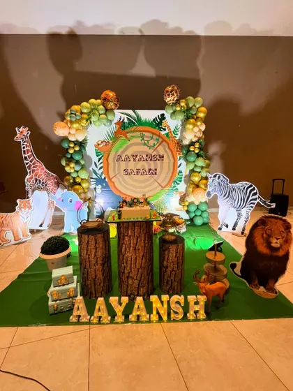 An identical shot of the jungle safari theme for Aayansh's birthday.