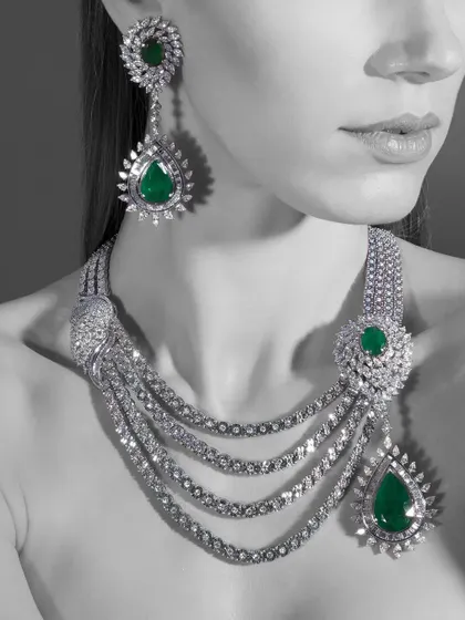 This shot for Yoube Jewellery is all about showcasing the grandeur of this multi-layered emerald and diamond necklace. The selective color on the deep green emeralds draws the eye and emphasizes their beauty.