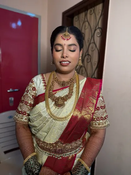 For Chaitra's muhurtham, she wanted her eyebrows to be natural and untouched. I created a simple and elegant look that made her feel like herself, respecting her personal style.