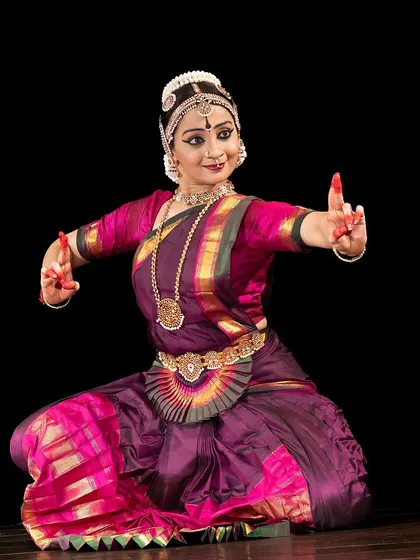 A classic seated pose, or 'mandi adavu', that is both graceful and strong. This is a foundational element of the Bharatanatyam vocabulary.