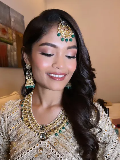 A soft and ethereal Walima look for my lovely Muslim bride. The makeup features gentle pink tones on the eyes and lips with a dewy skin finish, creating a look of pure grace.