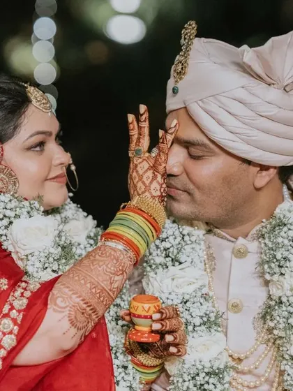 The wedding ceremony is filled with powerful emotions. This series of photos captures the bride's tears and smiles during the rituals, showing the beautiful, candid moments we cherish.