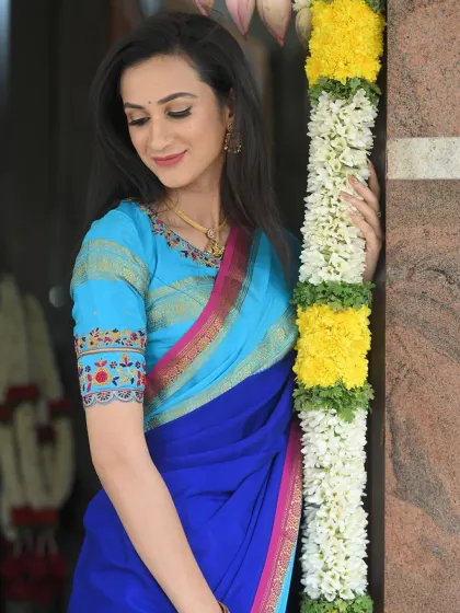 Another angle of this graceful party look, perfect for a daytime event or family gathering.