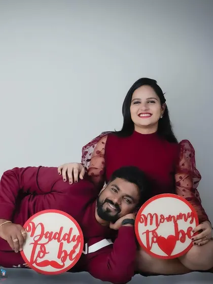 Using cute props like these 'Mommy to be' and 'Daddy to be' signs adds a fun, personal touch to your couple's maternity photos.