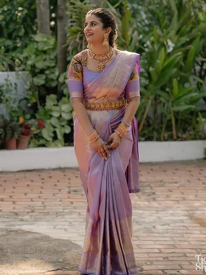A full-length shot of the lavender saree, showing how the printed blouse sleeves add a contemporary and artistic flair to the traditional outfit.