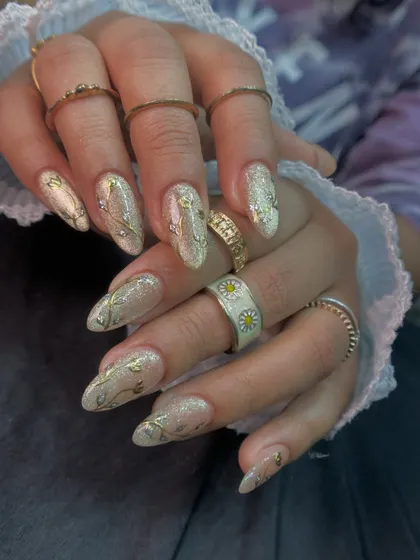 A full view of the hands, showing how the cat-eye and chrome design looks with accessories. It’s a glamorous and versatile style.