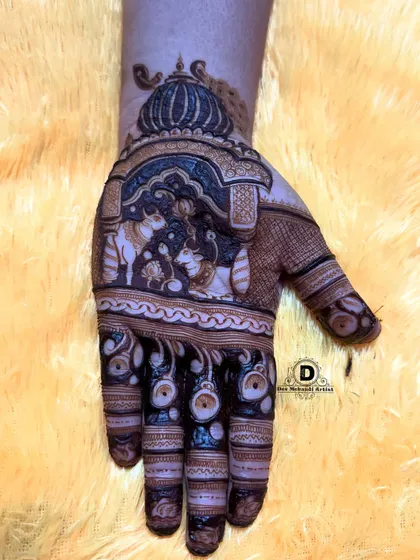 The same Karwa Chauth design with detailed finger work. We ensure every part of the hand is beautifully decorated.