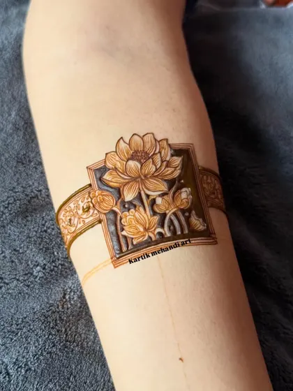 A single lotus motif, beautifully drawn on the forearm. This shows our ability to create stunning designs, whether they are large and complex or small and delicate.