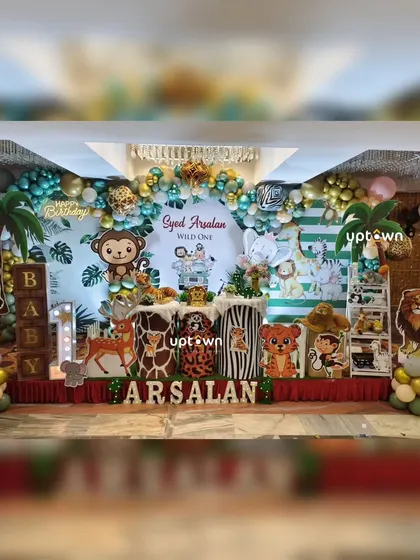 A full stage setup for Arsalan's "Wild One" birthday, featuring a wide array of jungle animals.