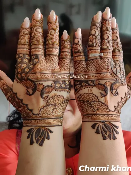 A classic peacock mehendi design. The way the peacock's feathers flow down the fingers is just so graceful and elegant.