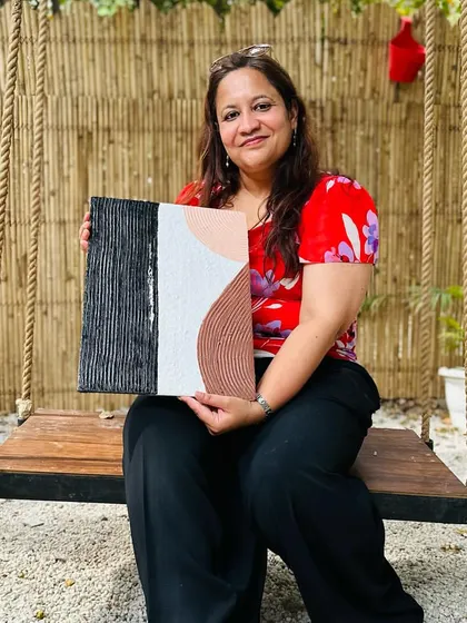 This artist created a sophisticated and modern piece using a neutral color palette and distinct textures. It shows the incredible range of styles you can achieve in a texture art workshop.