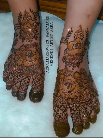A lovely floral foot design, perfect for a bride or for a special occasion.