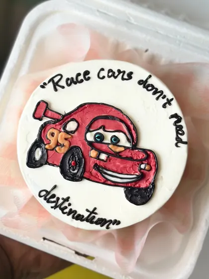 From monthly milestones to inside jokes, our bento cakes say it all. These small treats are perfect for any occasion, featuring designs like cute rainbows, hot air balloons, and even a Lightning McQueen quote.