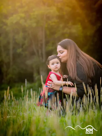 There's nothing more precious than a mother's love. During this outdoor golden hour session, we focused on capturing the quiet, tender moments, like this gentle kiss, that truly define the parent-child bond.