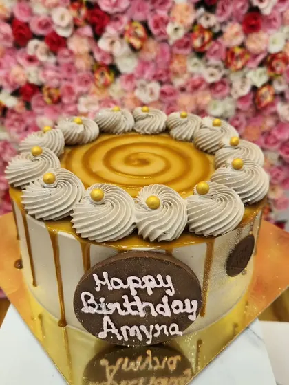 A 1.5 kg Choco Caramel cake. The combination of rich chocolate and sweet caramel is always a crowd-pleaser.