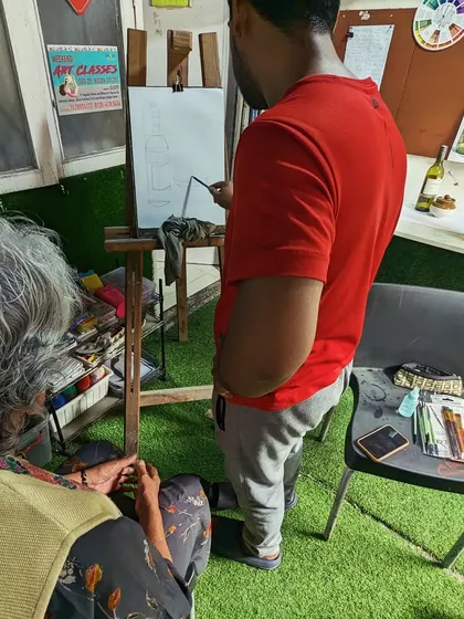 An instructor giving a one-on-one demonstration on perspective drawing. This personalized approach ensures that students grasp difficult concepts effectively.
