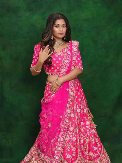 A duplicate of 157, highlighting the effortless beauty of this style.