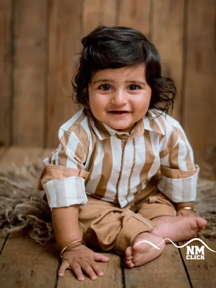That chubby-cheeked smile is everything. The sitter stage, when your baby can sit up on their own, is one of our favorite milestones to capture.