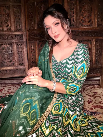 A beautiful portrait of the finished look, paired with a green and blue anarkali.