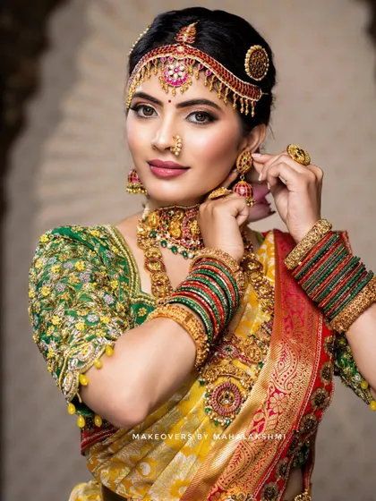 This detailed photoshoot showcases a complete South Indian bridal look, from the intricate matha patti and layered necklaces to the flawless airbrush makeup and traditional saree draping.