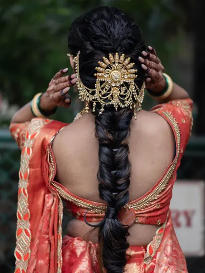 The traditional hair accessory is a key part of the Maharashtrian bridal look, and this shot shows its beauty perfectly.