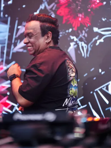 Back for another midweek stomper. The energy behind the decks is always high.