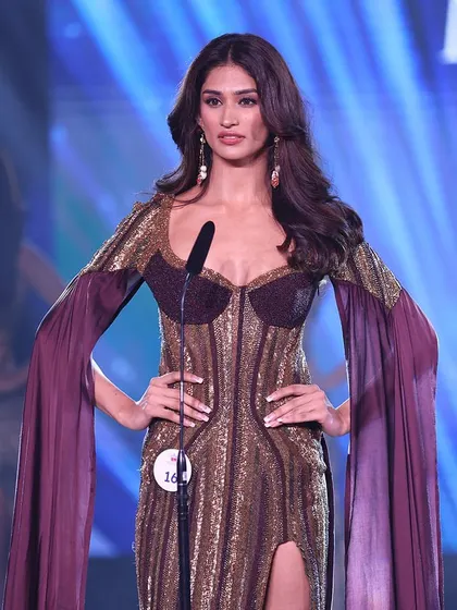 Every strand tells a tale of confidence. This Miss Diva 2023 model shines as she embraces her unique self on stage with the help of my hair extensions.