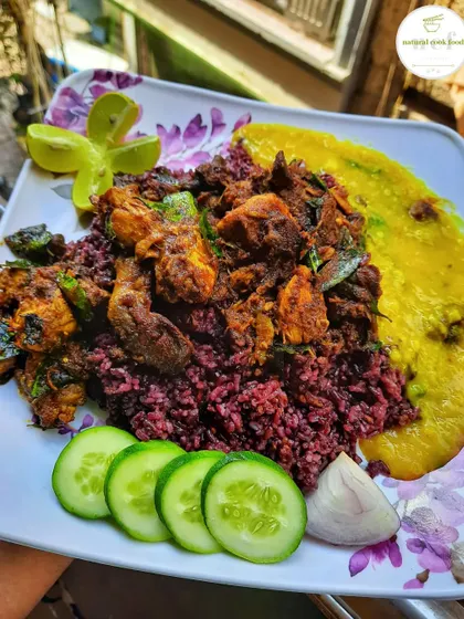 A unique combination of Manipuri black rice with a spicy chicken stir fry flavored with curry leaves.